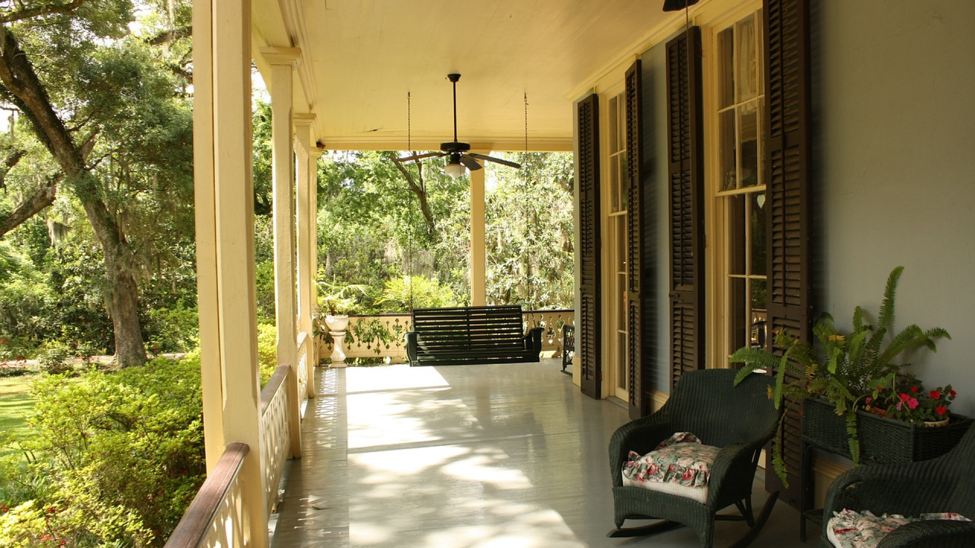 Installer une pergola bioclimatique : Avantages et utilité