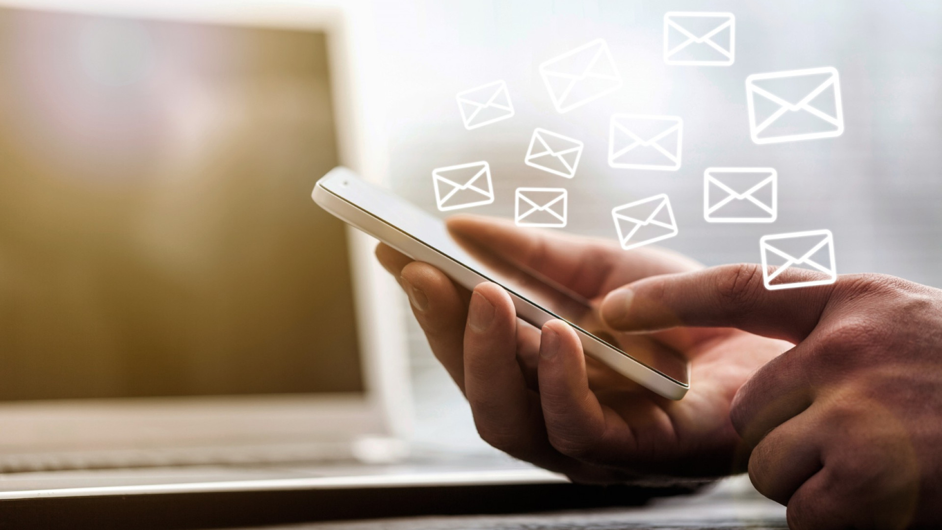 SMS Vs email marketing : Quel canal choisir pour votre entreprise ?